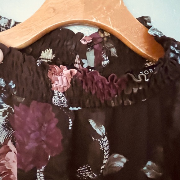Torrid Chiffon Smocked Neck Sheer Top Floral, Skulls, Birds, Snakes Sz 4X - Picture 3 of 11